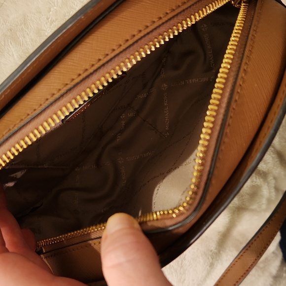 Michael Kors Jet Set Travel Crossbody in ivory - Picture 7 of 8